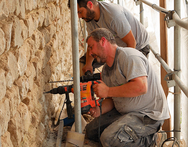 2-forage-adapte-a-lepaisseur-du-mur