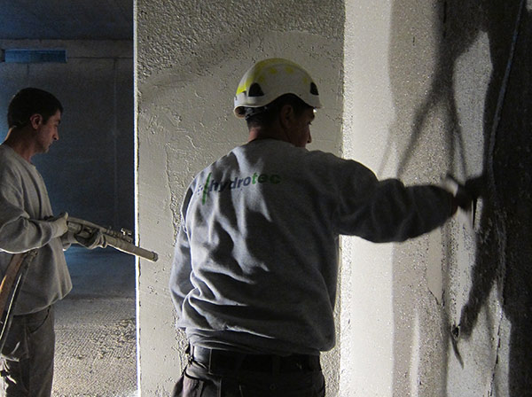 4-application-dune-premiere-couche-denduit-sur-les-parois-verticales 4-application-dune-premiere-couche-denduit-sur-les-parois-verticales