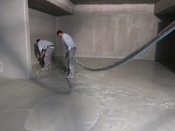 6-application-de-lenduit-hydrofuge-sur-le-sol